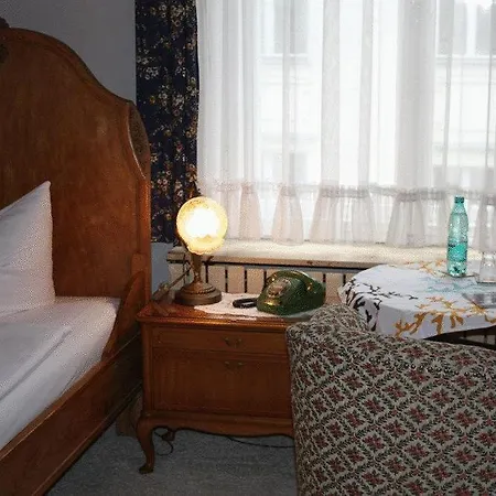 Columbus Am Kurfurstendamm Πανσιόν 2*